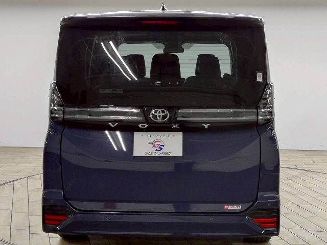 TOYOTA VOXY 2024