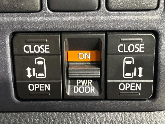 TOYOTA NOAH 4WD 2014