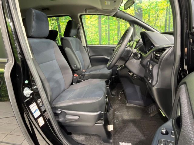 TOYOTA NOAH 4WD 2014