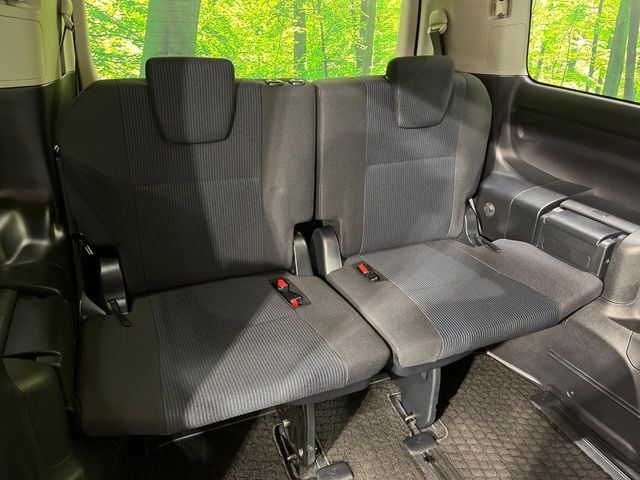 TOYOTA NOAH 4WD 2014