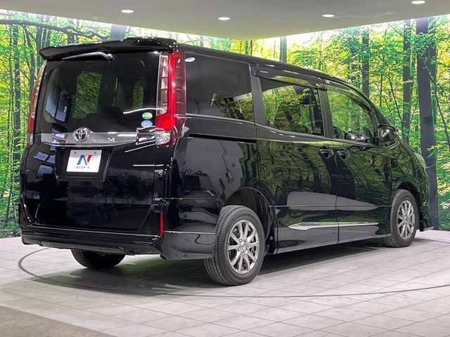TOYOTA NOAH 4WD 2014