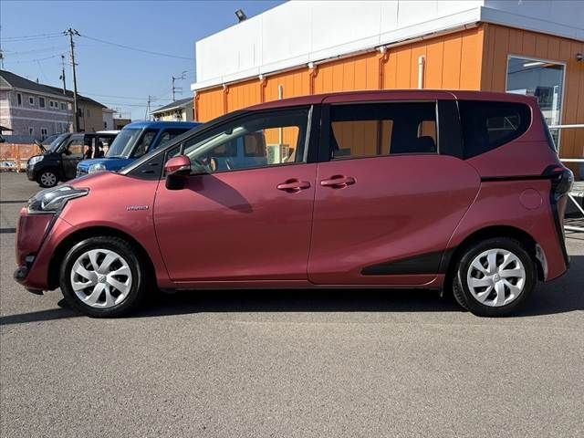 TOYOTA SIENTA HYBRID 2016