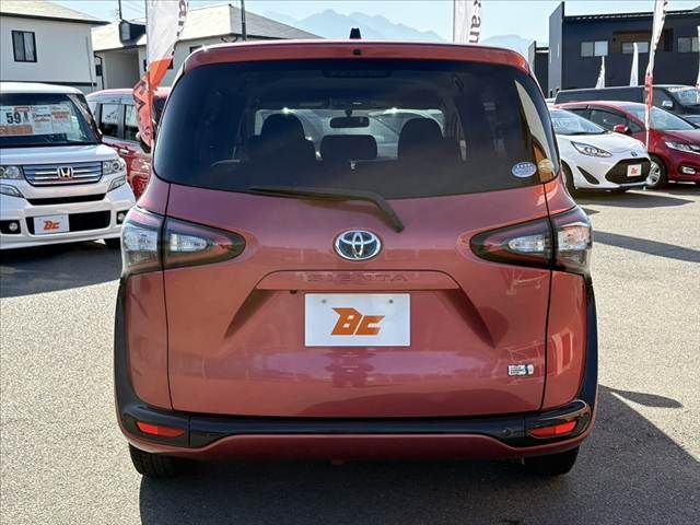 TOYOTA SIENTA HYBRID 2016