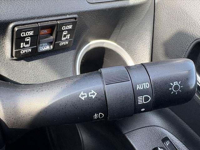 TOYOTA SIENTA HYBRID 2016