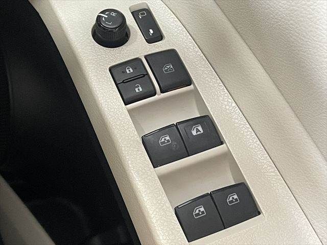 TOYOTA SIENTA HYBRID 2017