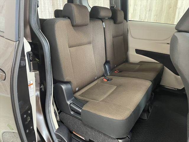 TOYOTA SIENTA HYBRID 2017