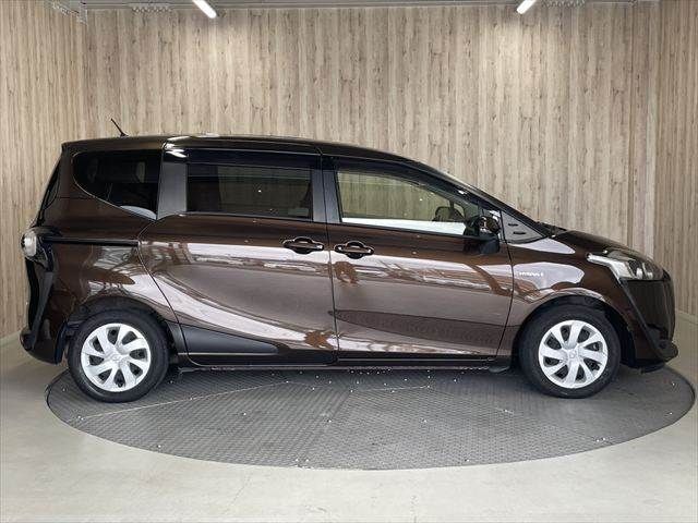 TOYOTA SIENTA HYBRID 2017