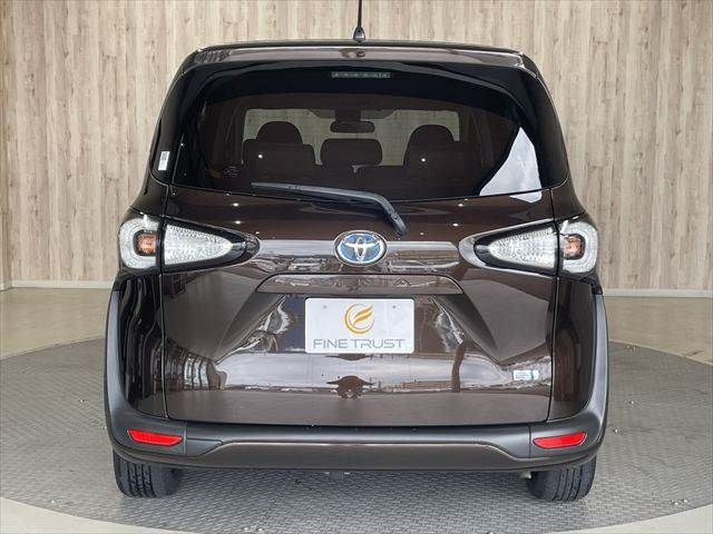 TOYOTA SIENTA HYBRID 2017