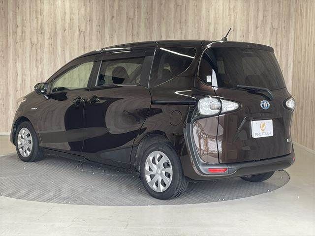 TOYOTA SIENTA HYBRID 2017