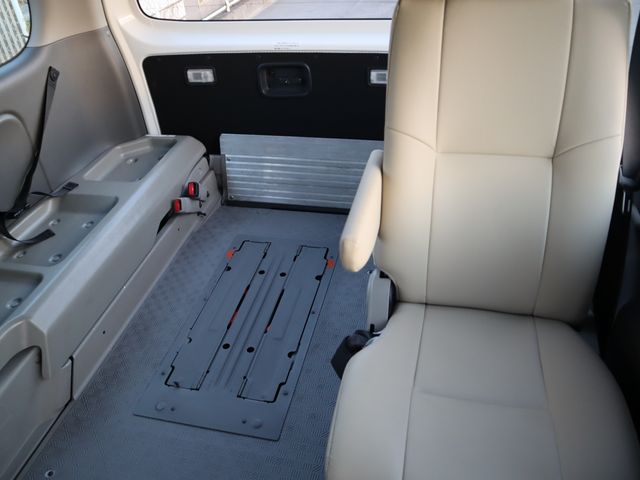 NISSAN NV350 CARAVAN 2019