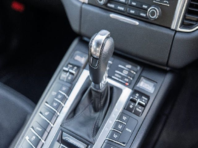 PORSCHE PORSCHE Macan 2018