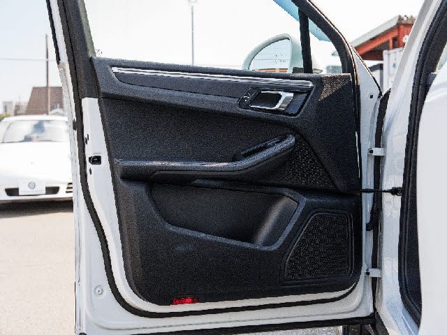 PORSCHE PORSCHE Macan 2018