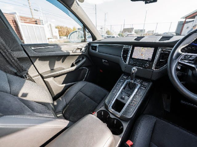 PORSCHE PORSCHE Macan 2018