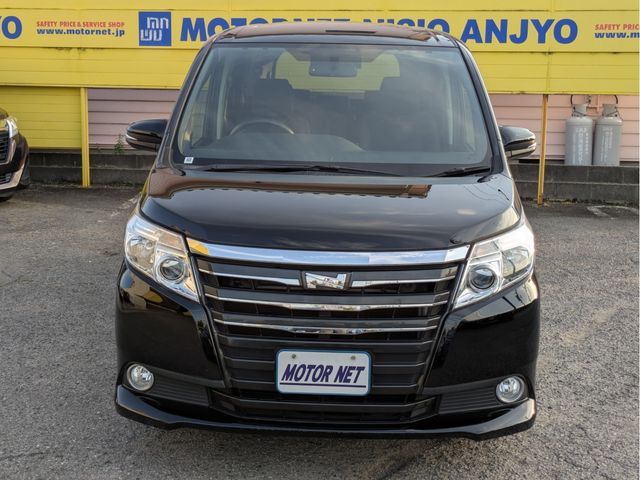 TOYOTA NOAH 2014