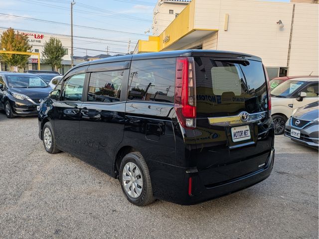TOYOTA NOAH 2014