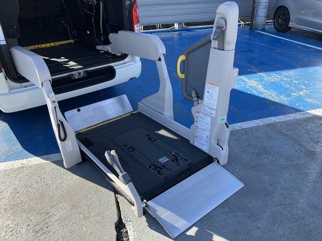 TOYOTA HIACE van 4WD 2019