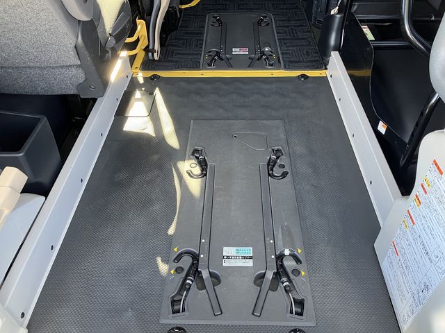 TOYOTA HIACE van 4WD 2019