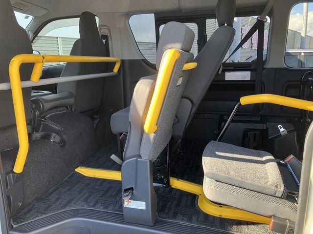 TOYOTA HIACE van 4WD 2019