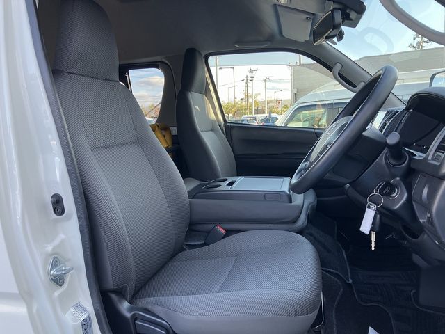 TOYOTA HIACE van 4WD 2019