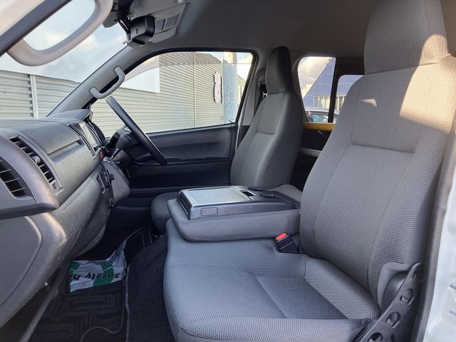 TOYOTA HIACE van 4WD 2019