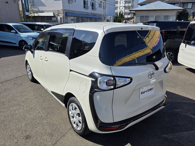 TOYOTA SIENTA 2016