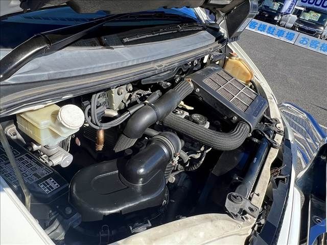 MITSUBISHI DELICA SPACE GEAR  4WD 2003