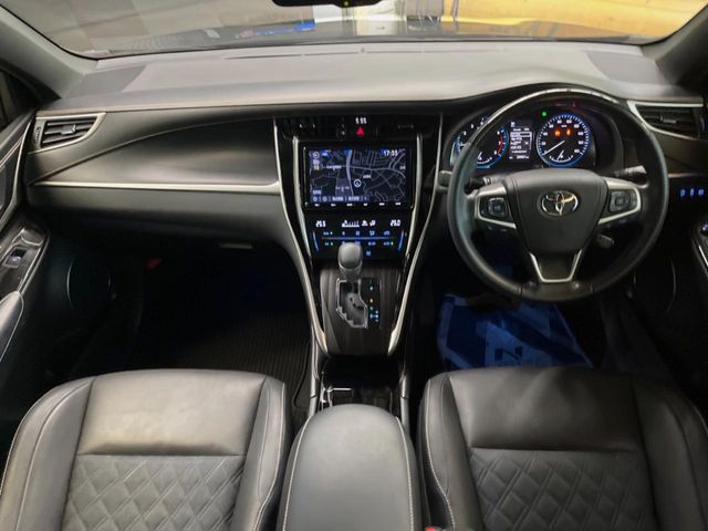TOYOTA HARRIER 2WD 2019