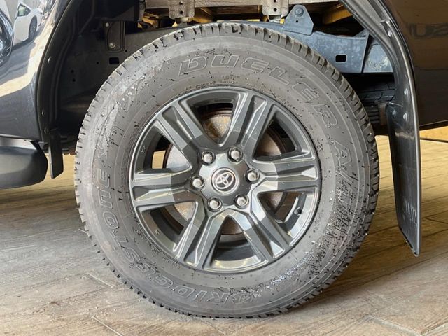 TOYOTA HILUX 4WD 2023