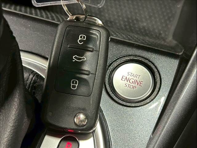 VOLKSWAGEN VOLKSWAGEN The BEETLE 2018