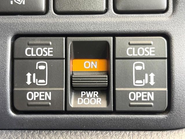 TOYOTA NOAH HYBRID 2018