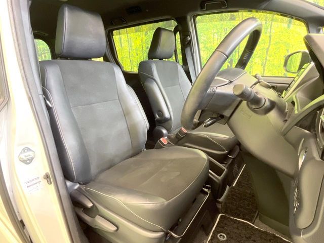 TOYOTA NOAH HYBRID 2018