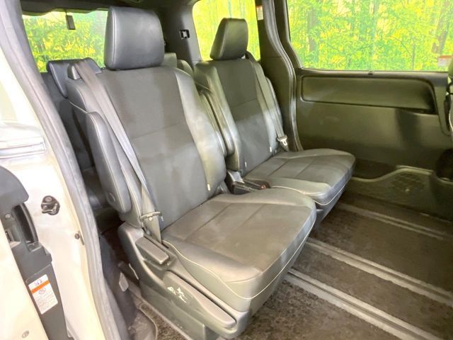 TOYOTA NOAH HYBRID 2018