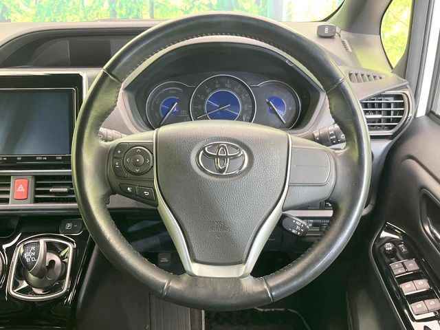 TOYOTA NOAH HYBRID 2018