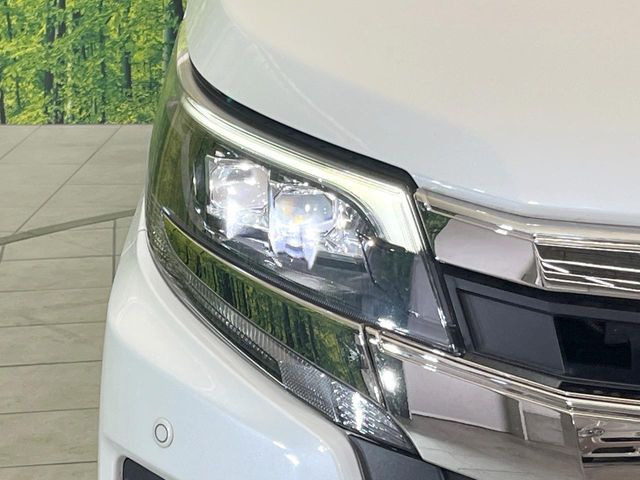 TOYOTA NOAH HYBRID 2018