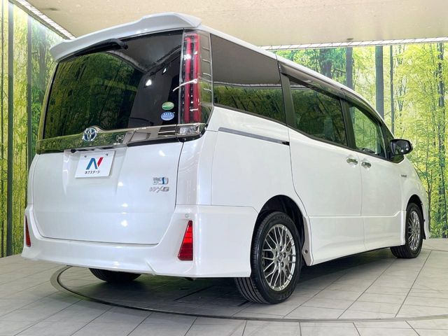 TOYOTA NOAH HYBRID 2018