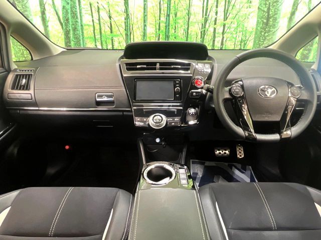 TOYOTA PRIUS Alpha 2015