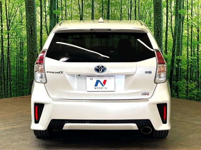 TOYOTA PRIUS Alpha 2015