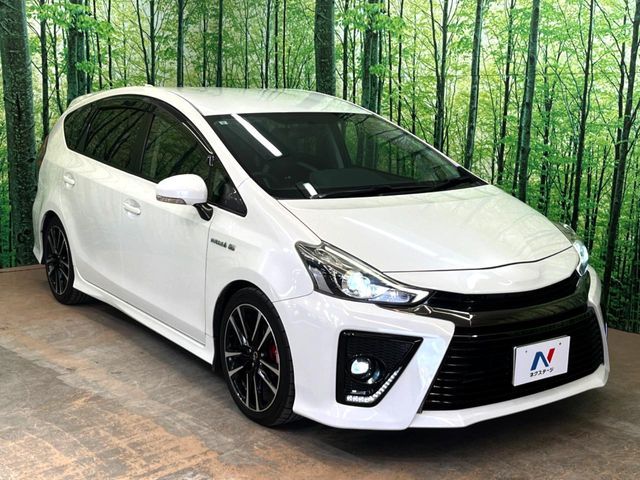 TOYOTA PRIUS Alpha 2015