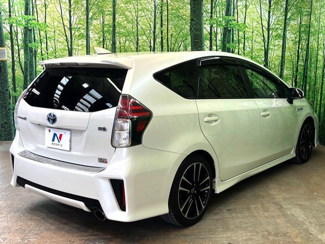 TOYOTA PRIUS Alpha 2015