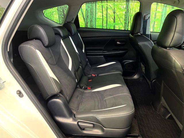 TOYOTA PRIUS Alpha 2015