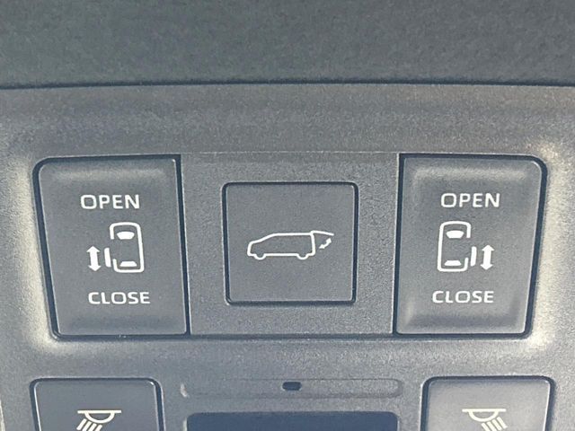 TOYOTA NOAH HYBRID 2023