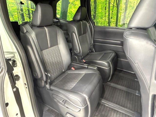 TOYOTA NOAH HYBRID 2023