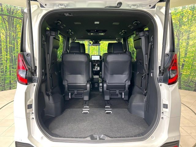 TOYOTA NOAH HYBRID 2023