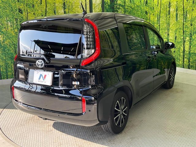 TOYOTA SIENTA HYBRID 2023