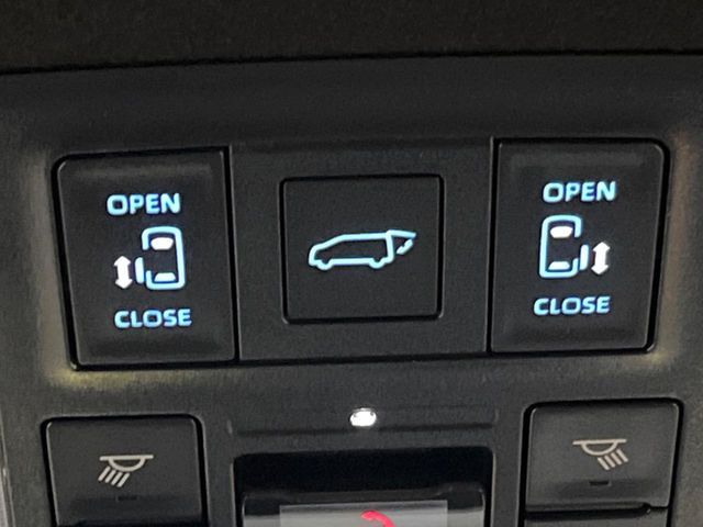 TOYOTA VOXY HYBRID 2023