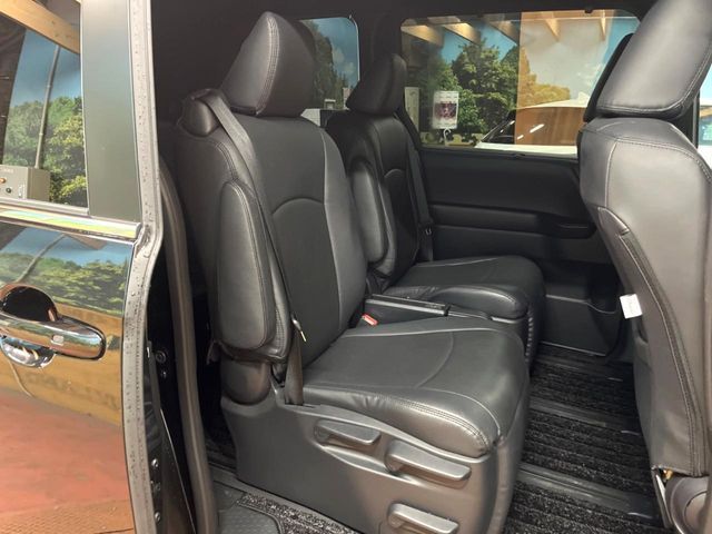 TOYOTA VOXY HYBRID 2023