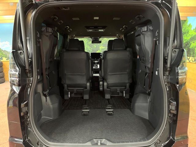 TOYOTA VOXY HYBRID 2023