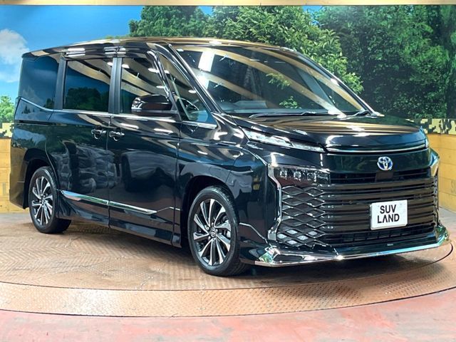 TOYOTA VOXY HYBRID 2023