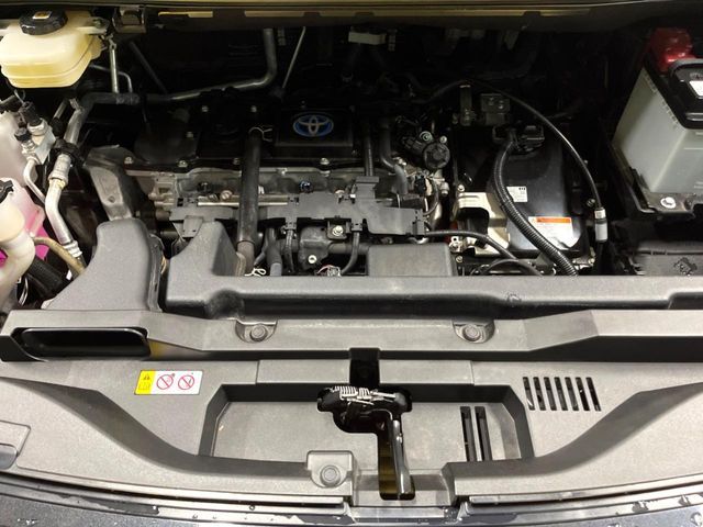 TOYOTA VOXY HYBRID 2023