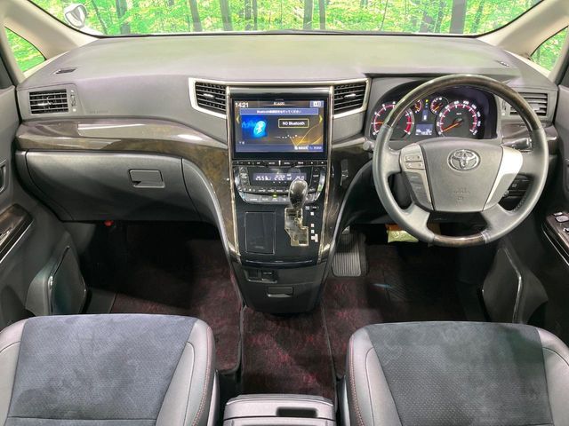 TOYOTA VELLFIRE 2013